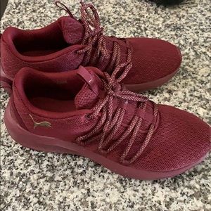 🎉SALE 🎉Maroon Puma Sneakers